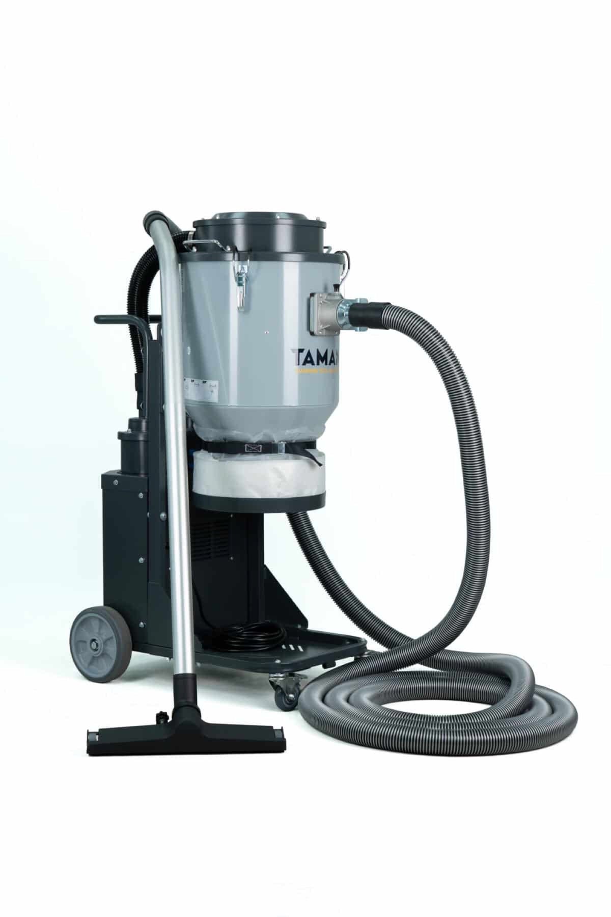 TAMAN TDE2-AC supplied with a D50 hose, floor brush and wand